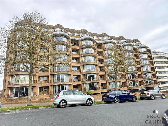 3 bedroom flat for sale