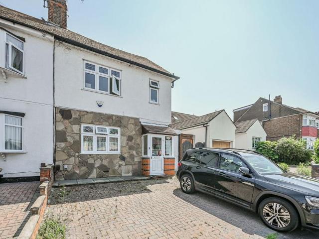 3 bedroom flat for sale