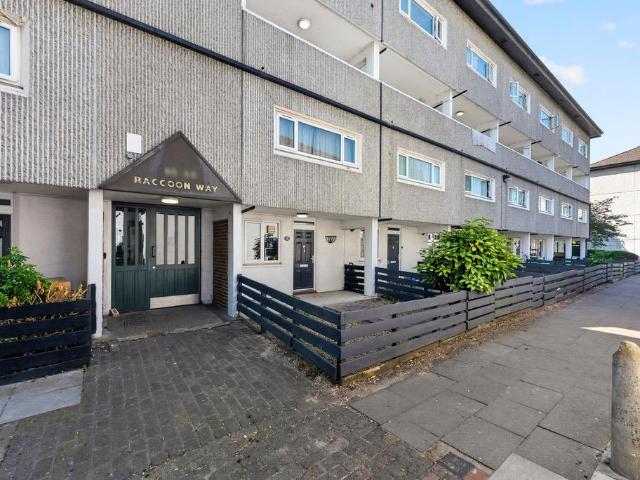 3 bedroom flat for sale