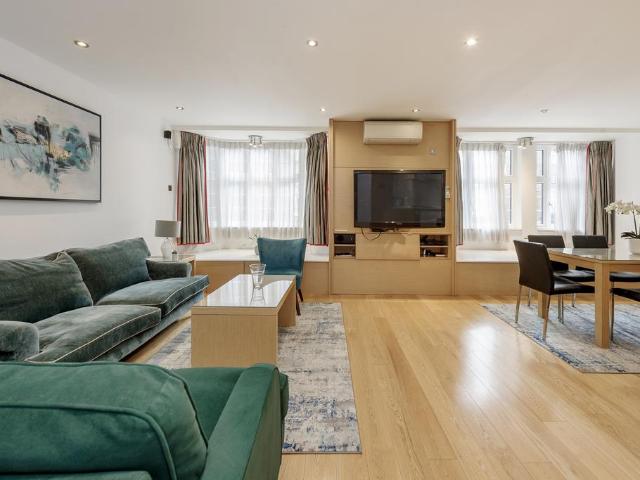 3 bedroom flat for sale