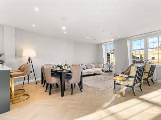 3 bedroom flat for sale