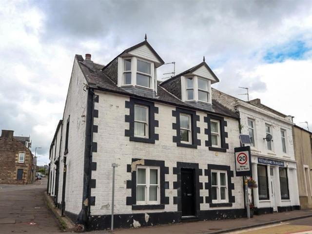 3 bedroom flat for sale