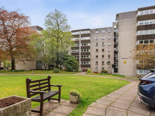 3 bedroom flat for sale