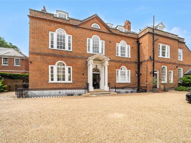 3 bedroom flat for sale
