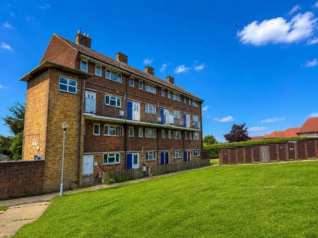 3 bedroom flat for sale