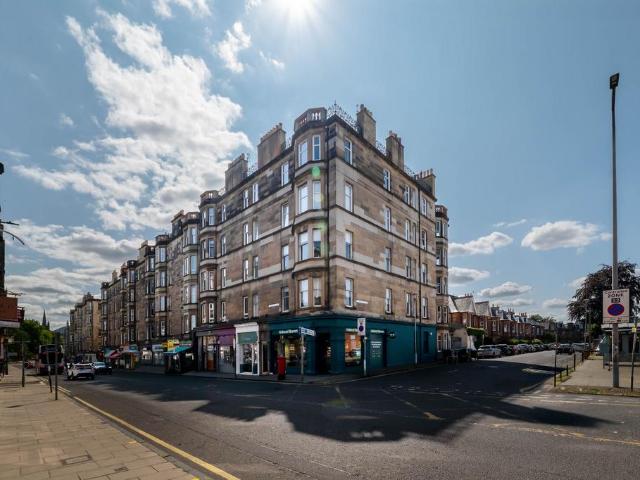 3 bedroom flat for sale