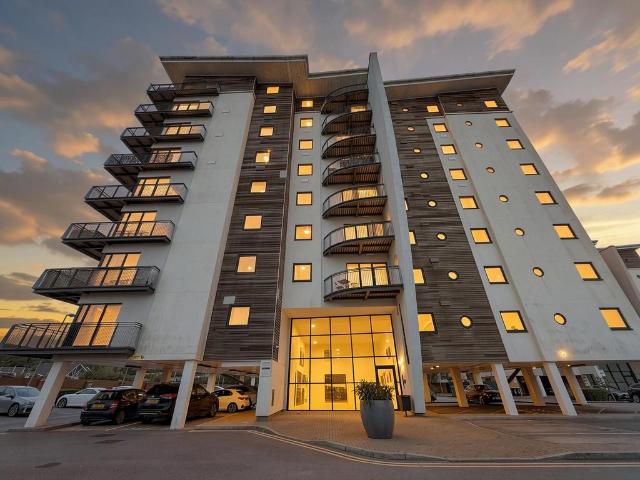 3 bedroom flat for sale