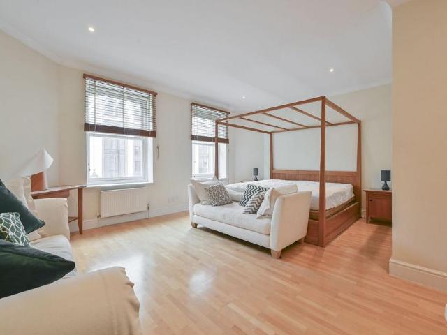3 bedroom flat for sale