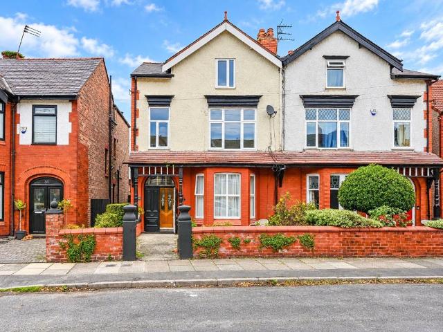 3 bedroom flat for sale