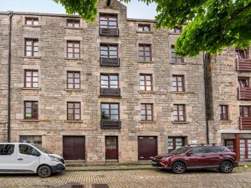 3 bedroom flat for sale