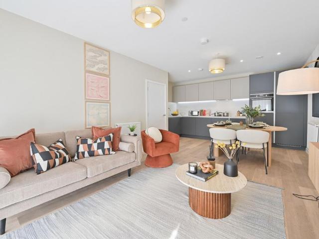 3 bedroom flat for sale