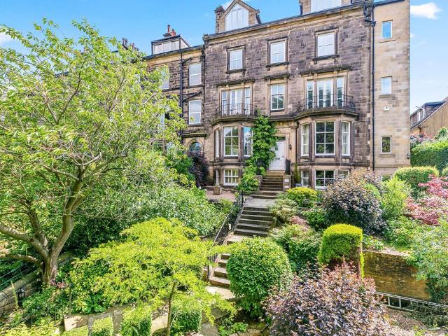 3 bedroom flat for sale
