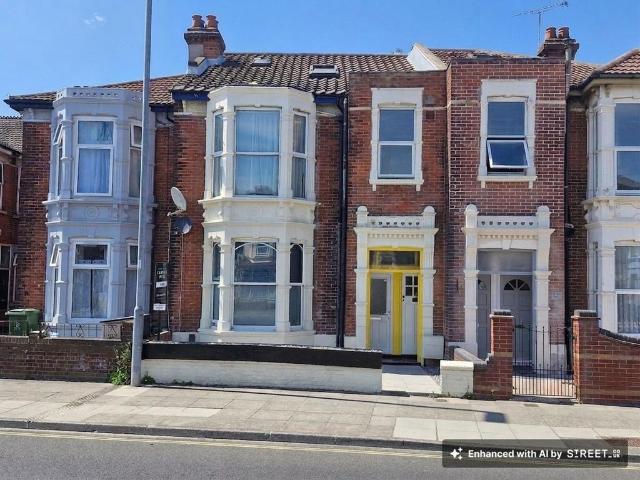 3 bedroom flat for sale