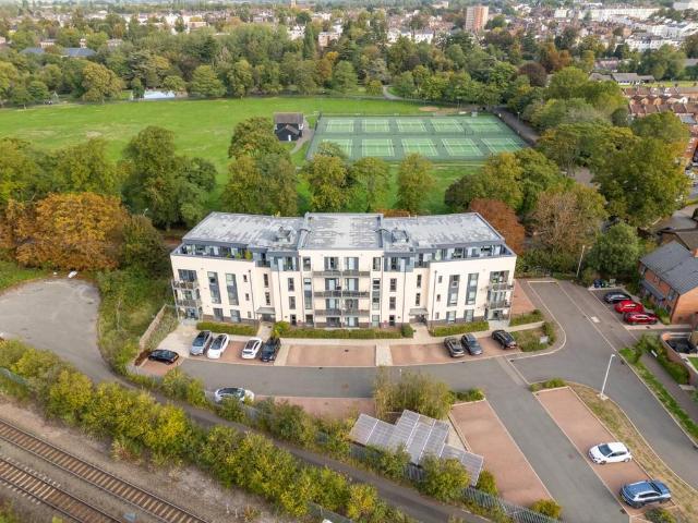 3 bedroom flat for sale