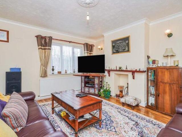 3 bedroom flat for sale