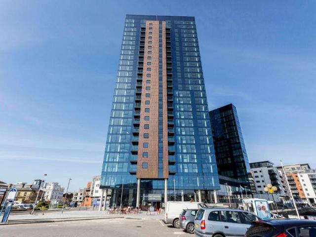 3 bedroom flat for sale