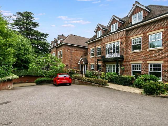 3 bedroom flat for sale