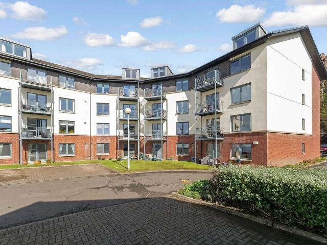 3 bedroom flat for sale