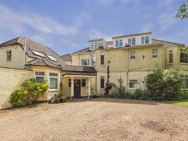 3 bedroom flat for sale