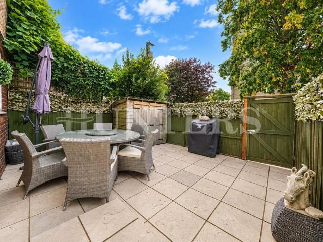 3 bedroom flat for sale