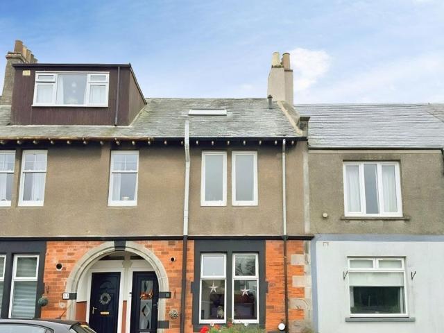 3 bedroom flat for sale