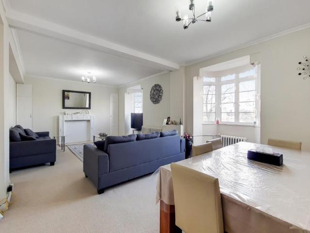 3 bedroom flat for sale