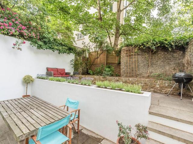 3 bedroom flat for sale