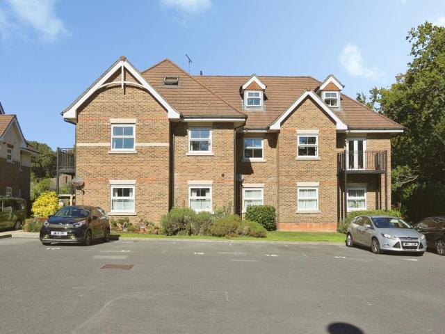 3 bedroom flat for sale