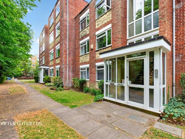 3 bedroom flat for sale