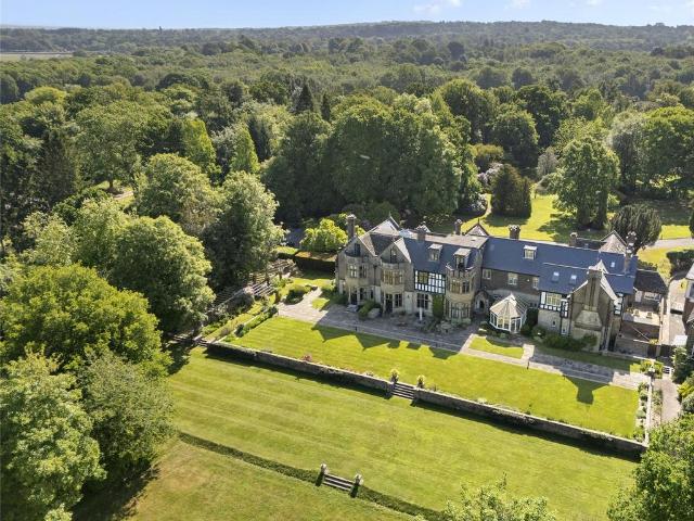 3 bedroom flat for sale