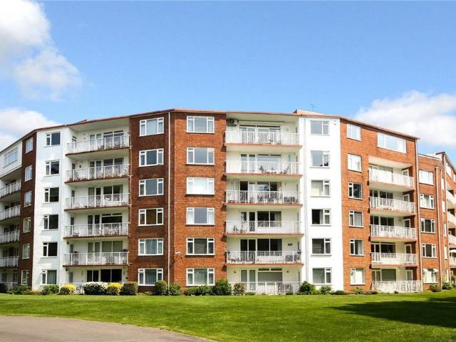 3 bedroom flat for sale