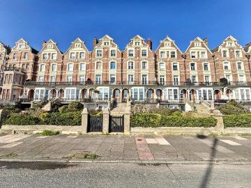 3 bedroom flat for sale