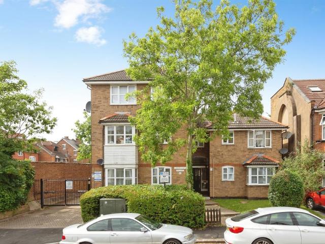 3 bedroom flat for sale