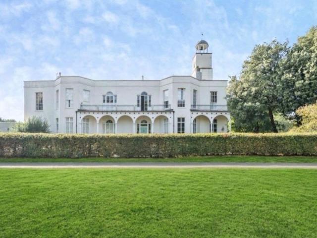 3 bedroom flat for sale