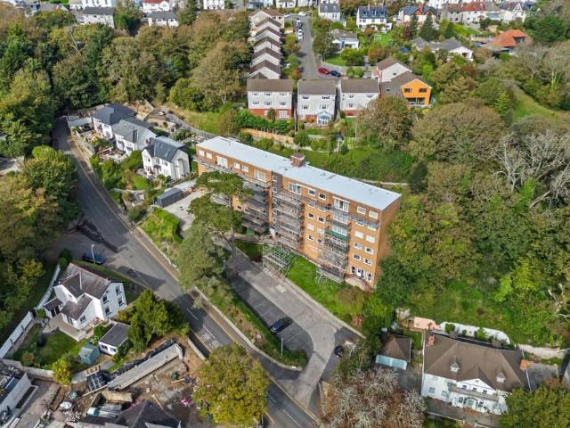 3 bedroom flat for sale