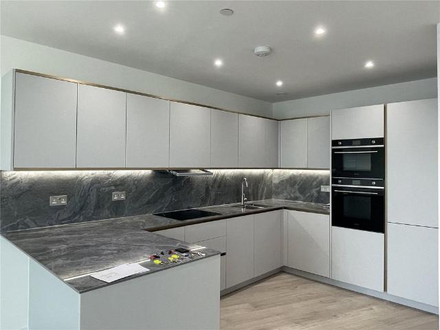 3 bedroom flat for sale