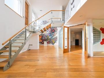 3 bedroom flat for sale