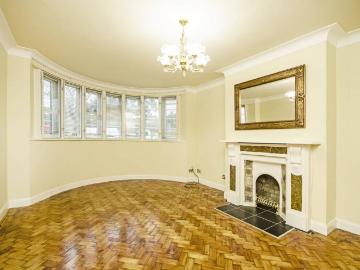 3 bedroom flat for sale