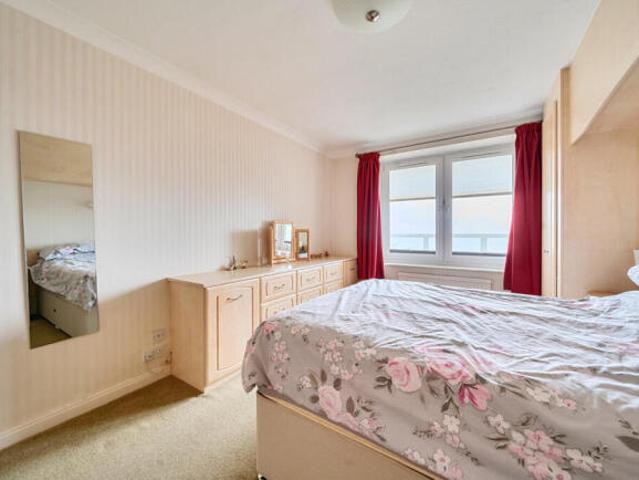 3 bedroom flat for sale in West Parade, Worthing, West Sussex, BN11