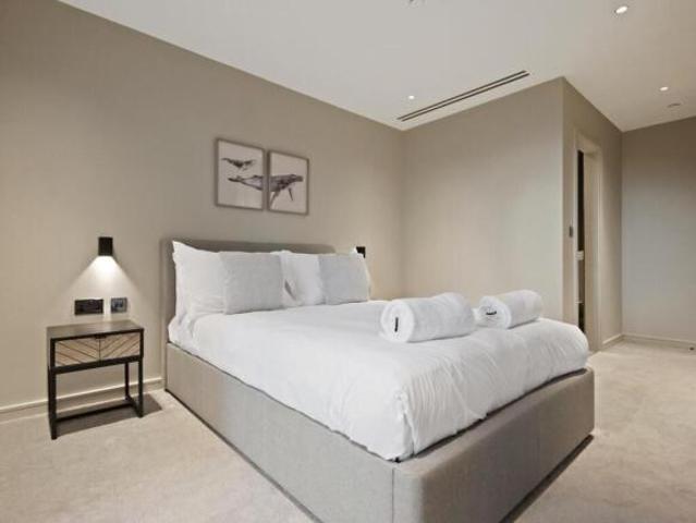 3 bedroom flat for sale in Banks Road, Poole, BH13