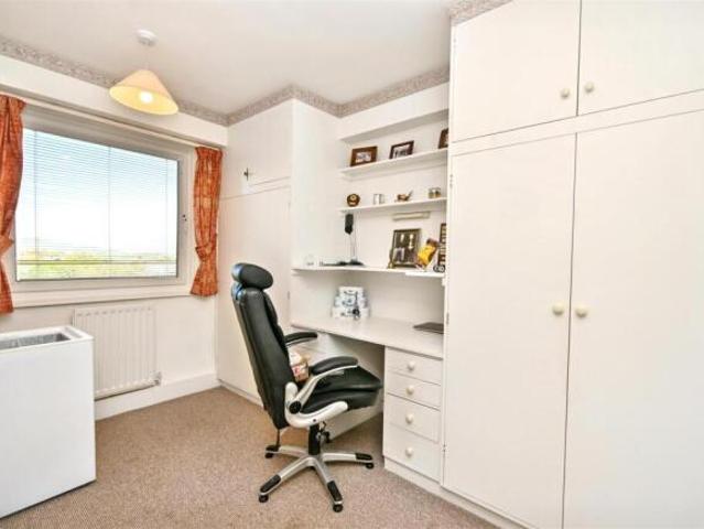 3 bedroom flat for sale in Bolsover Road, Eastbourne, BN20