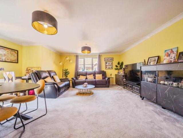 3 bedroom flat for sale in Darwin Close, Medbourne, Milton Keynes, MK5