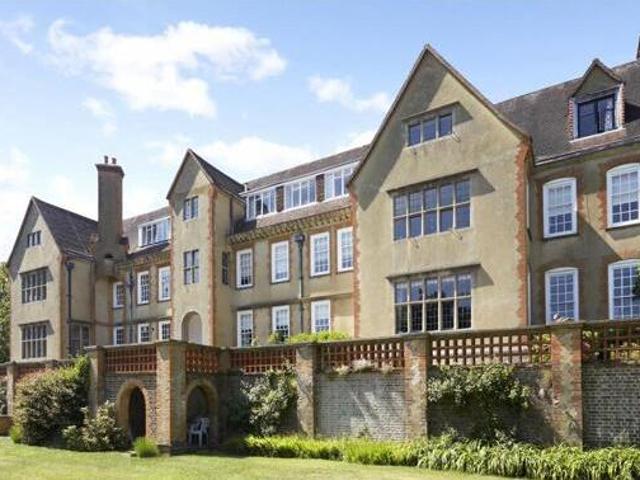 3 Bedroom Flat For Sale In Dorking