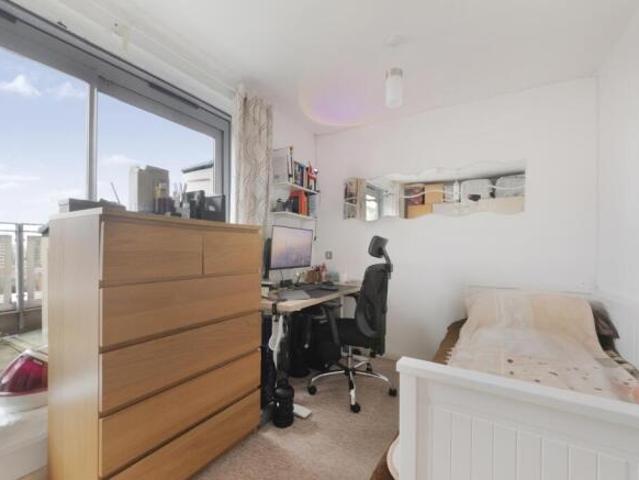 3 bedroom flat for sale in Explorers Court, 5 Newport Avenue, E14