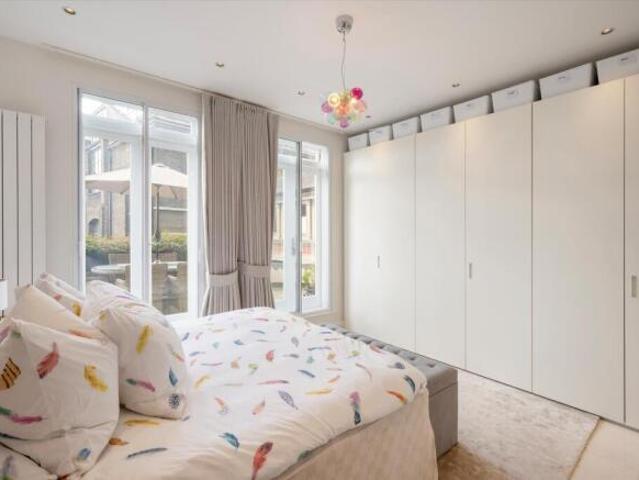 3 bedroom flat for sale in Princes Gate, London, SW7