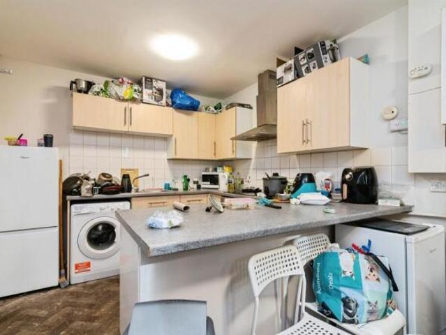 3 bedroom flat for sale in Radford Road, Nottingham, NG7