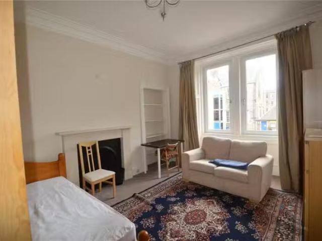 3 bedroom flat for rent in 1f1 Cathcart Place, Edinburgh, EH11