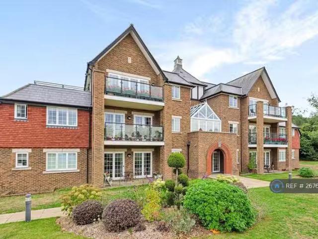 3 bedroom flat for rent in West Common Road, Bromley, BR2