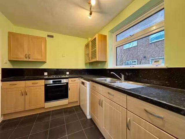 3 bedroom flat for rent in Westgate Road, Beckenham, BR3