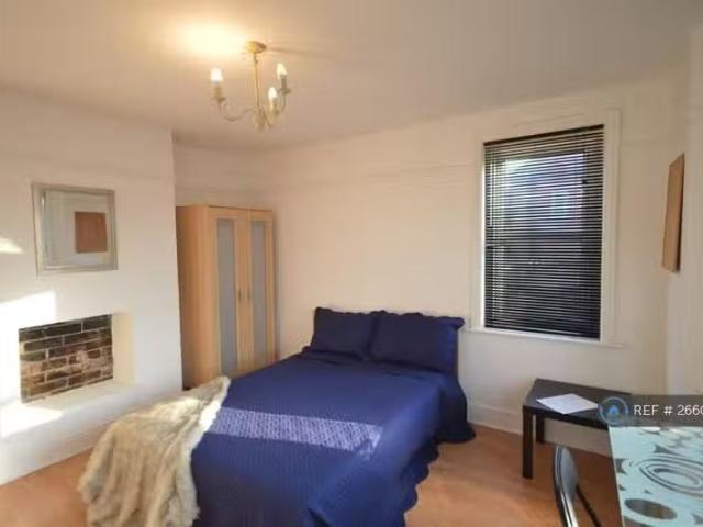 3 bedroom flat for rent in Winton, Bournemouth, BH9